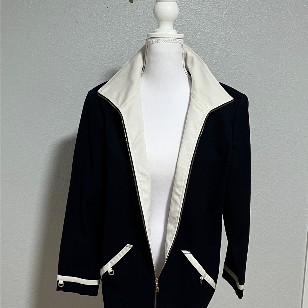 St. John Sport Navy Blazer with White Trim – Petite - Picture 8 of 14